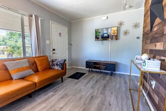 Building Photo - 123 Oconee St