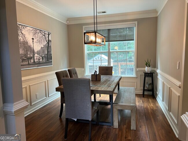 Foto del edificio - 701 Pine Grove Cir