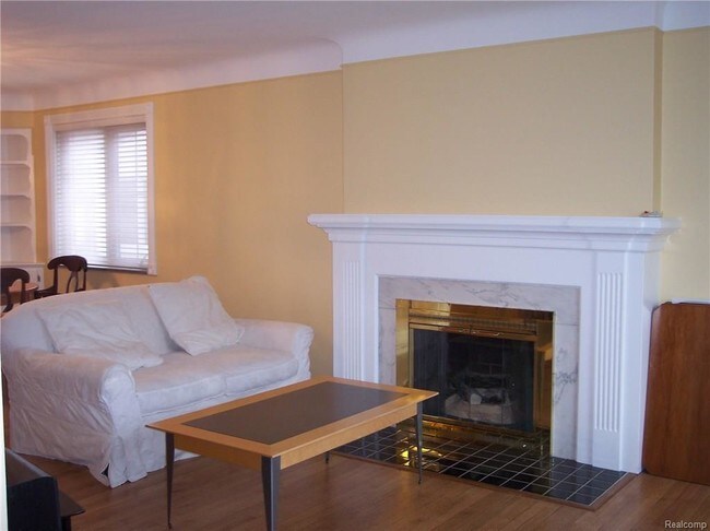 Foto del edificio - 10724 Vernon Ave