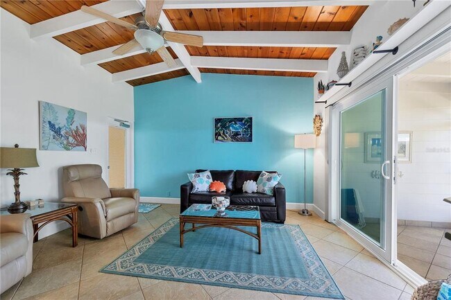 Foto del edificio - 6006 Midnight Pass Rd