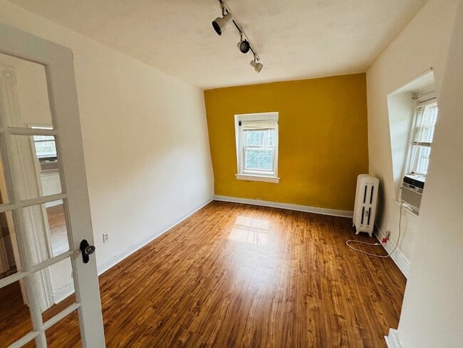 Building Photo - 145 Carpenter Ave