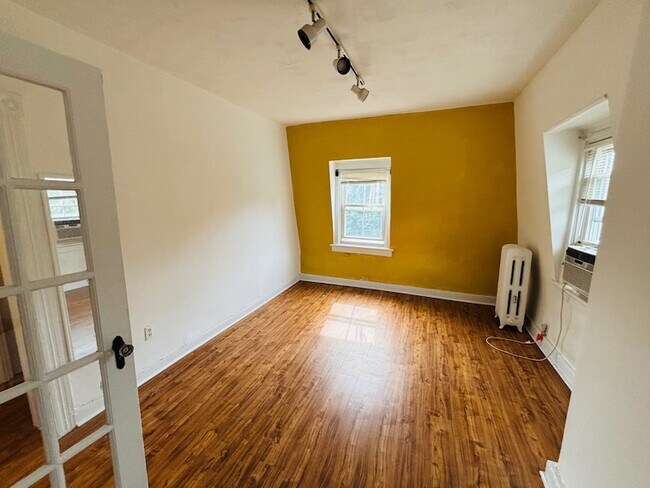 Foto del edificio - 145 Carpenter Ave