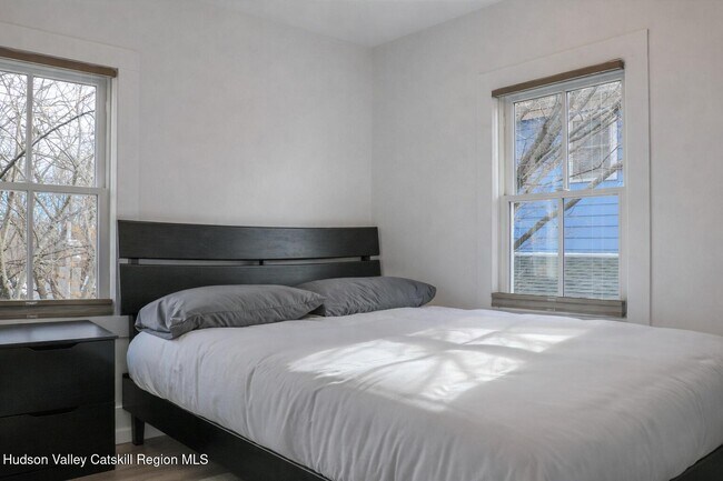 Building Photo - 18 Rock City Rd