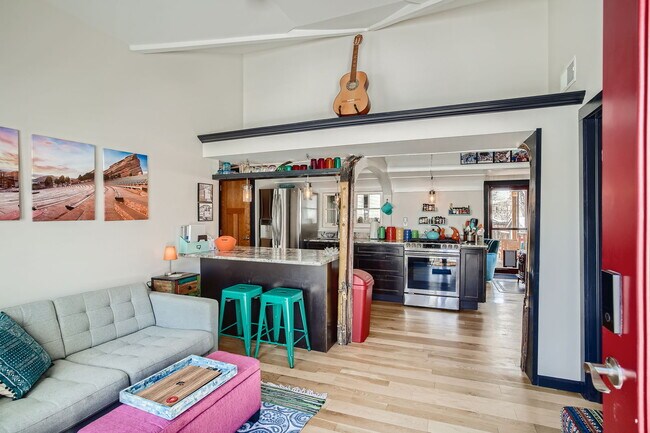 Foto del edificio - 835 Urban St