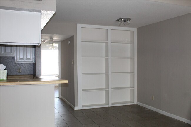 Building Photo - 6001 Reims Rd