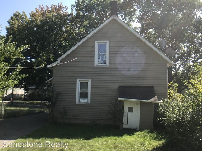 Building Photo - 6015 Hosmer Ave