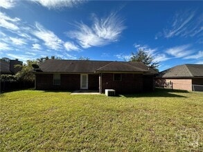 Building Photo - 906 Willowbrook Dr