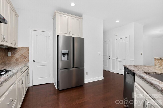 Foto del edificio - 549 Daventry Ct