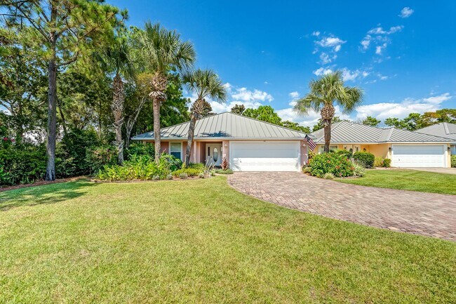 Building Photo - Beautiful 4 Bedroom Beach-Style Cottage!