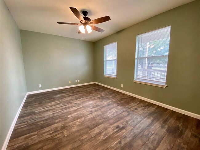 Building Photo - 208 Unity