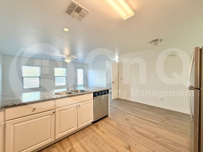Building Photo - 211 Azteca Dr