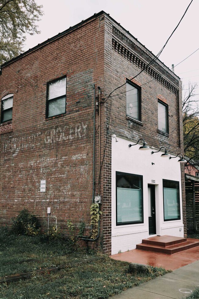 Building Photo - 1405 E 9th St
