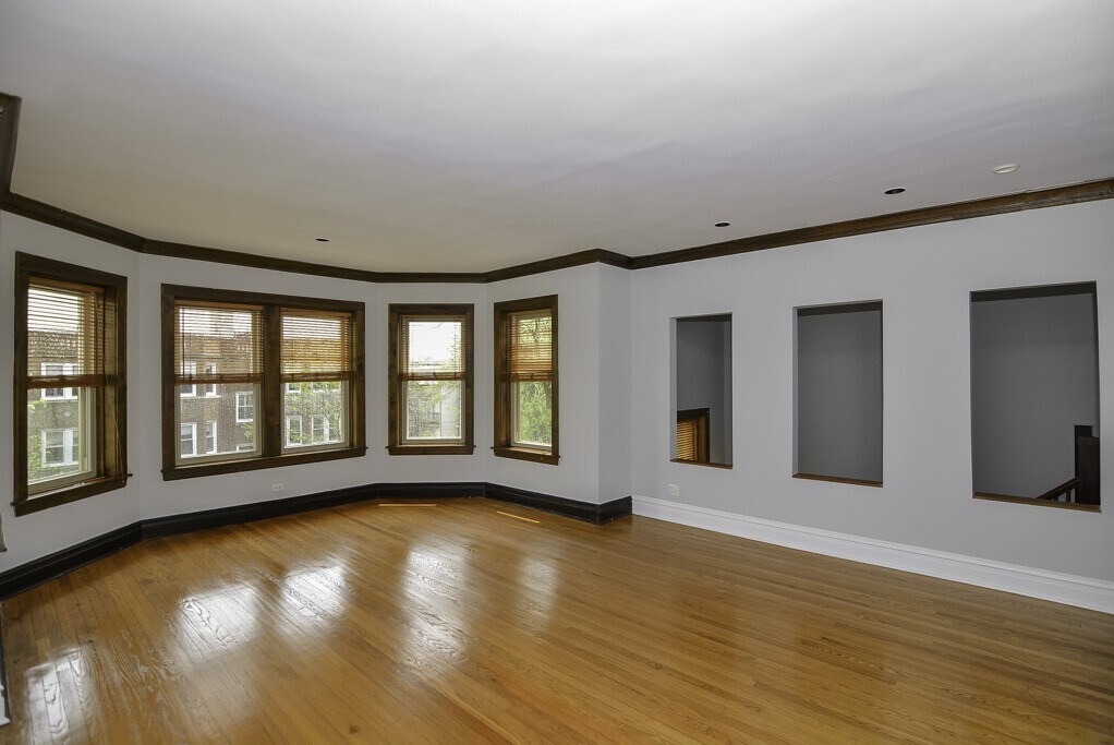 Foto principal - 6218 N Bell Ave