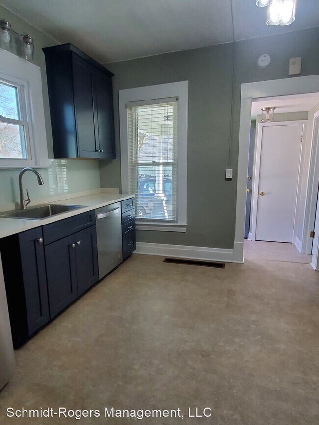 Building Photo - 2 br, 1 bath House - 303 W 12th Street