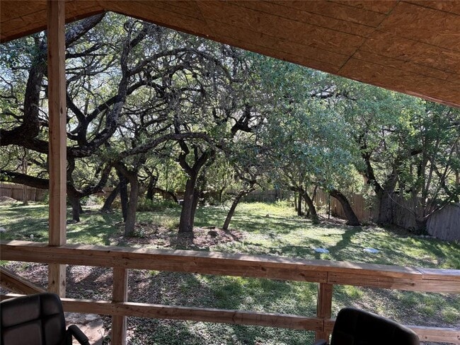 Foto del edificio - 1109 Hurst Creek Rd
