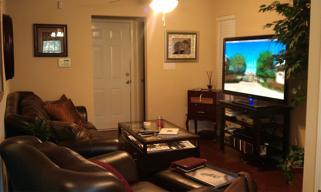 Foto del edificio - 864 Blue Spruce Way