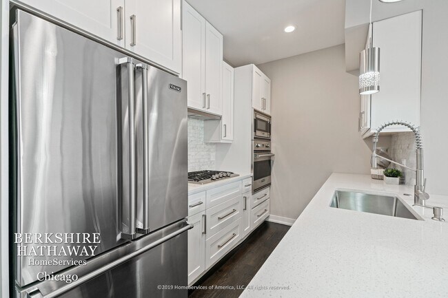 Building Photo - 236 S Racine Ave