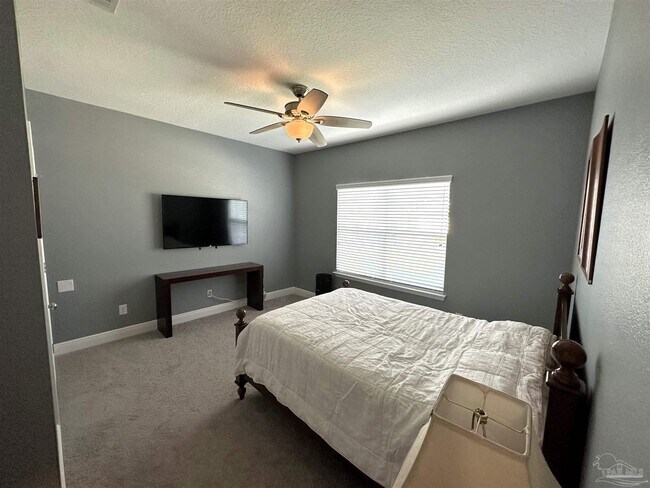 Building Photo - 6221 Carson Dr