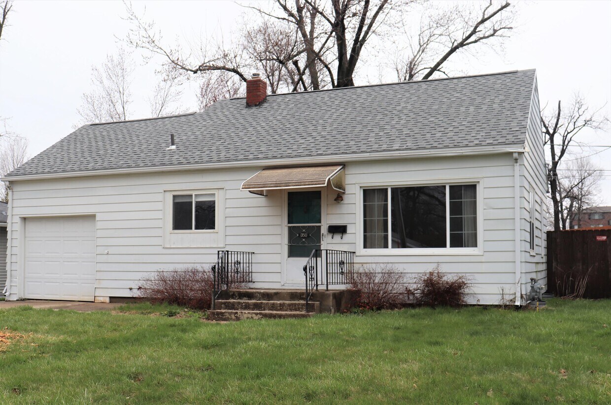Primary Photo - 1350 J Ave NE