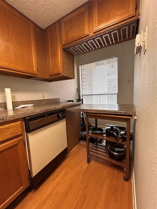 Building Photo - 3115 Helms St