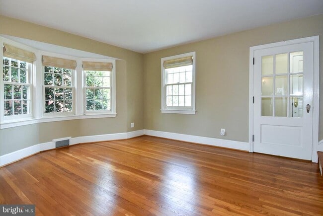 Building Photo - 510 N Nelson St