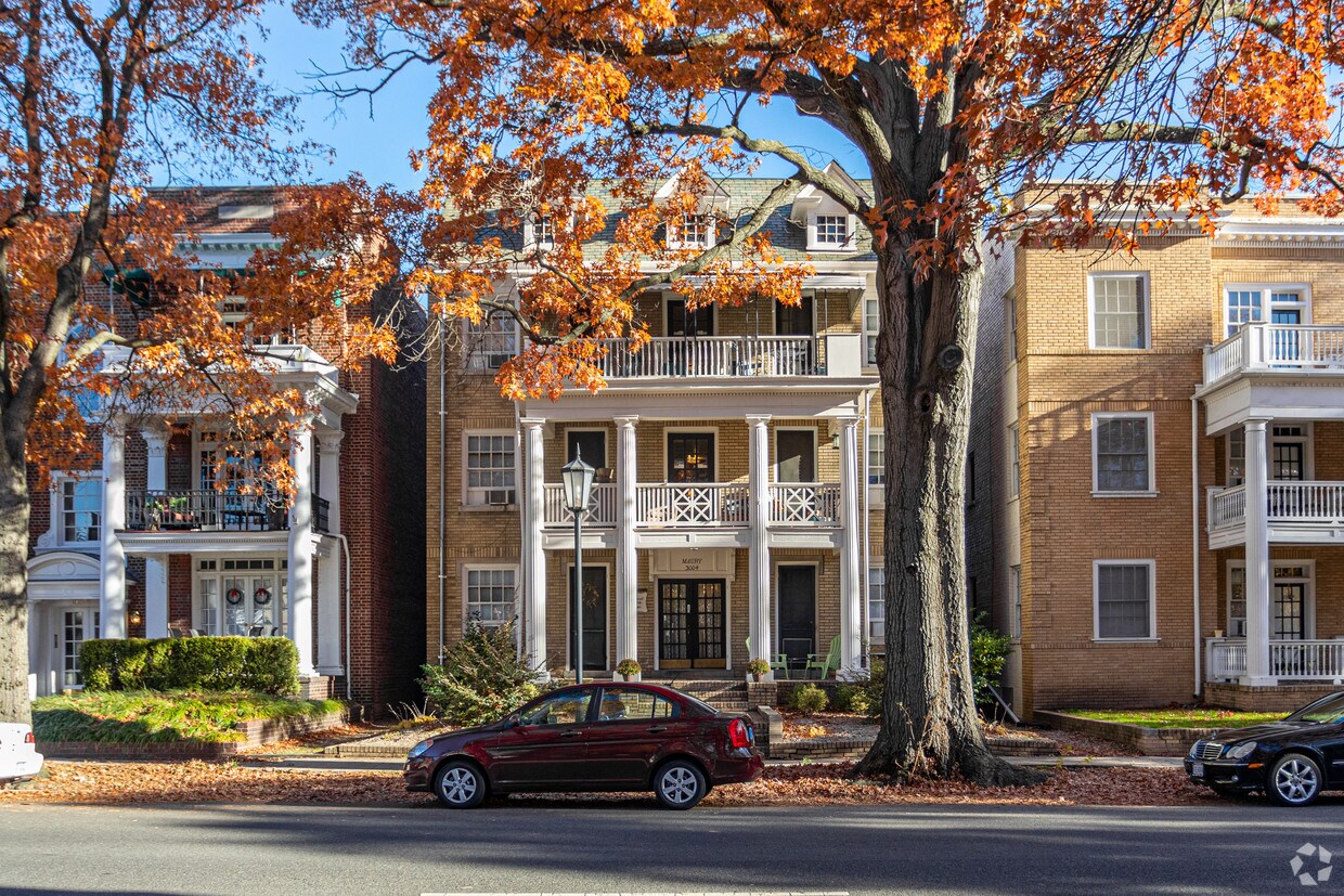Building Photo - 3004 Monument Ave