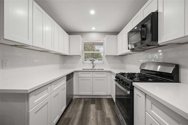 Building Photo - 6327 Mardale Dr