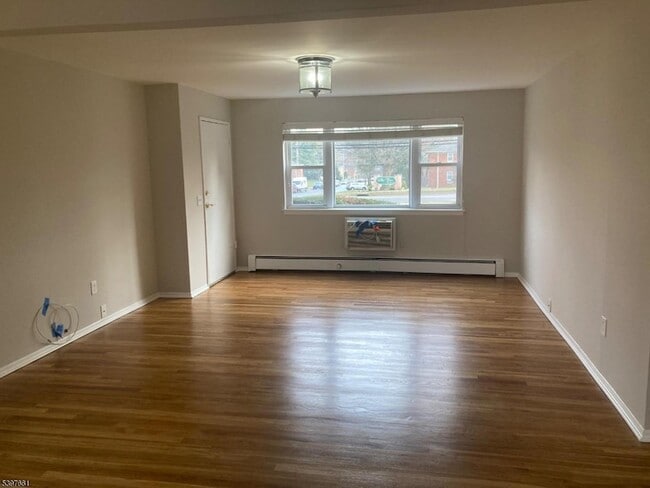 Building Photo - 1165A Valley Rd