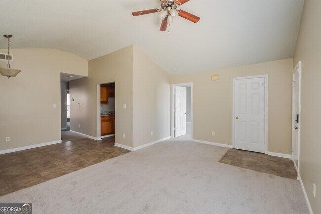 Foto del edificio - 5724 Eagles Feather Ln