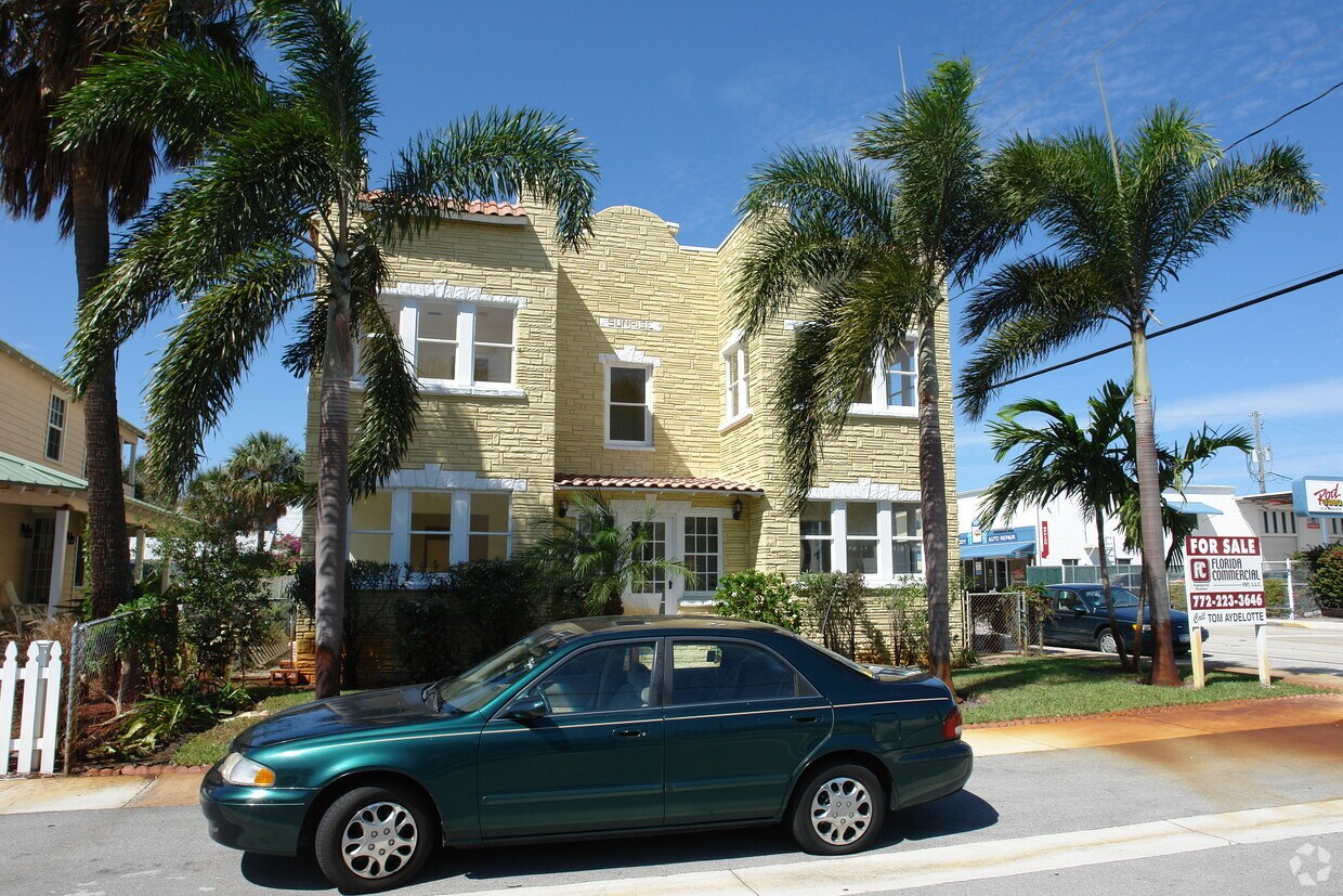 Building Photo - 400 SW Camden Ave