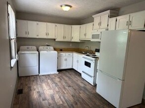 Building Photo - 572 Meadow St