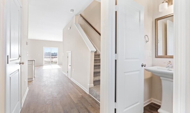 Foto del edificio - New 3-Bed, 2.5-Bath Home in Hopkins with Modern Amenities & Community Perks ~ Minutes To Fort Jac...