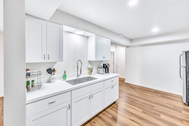 Foto del edificio - 1713 W Hazelwood St