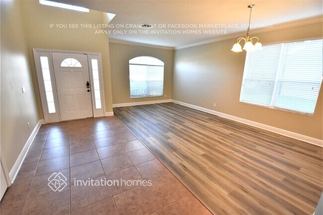 Foto del edificio - 15233 Serenade Dr