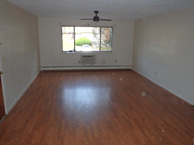 Foto del edificio - 249 High Path Rd