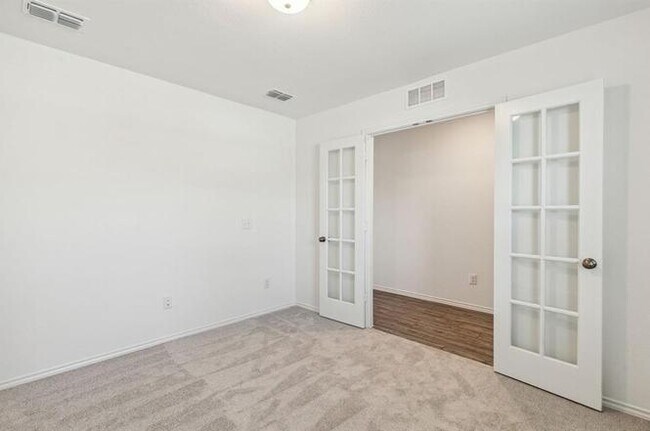 Foto del edificio - 4417 Benham Dr