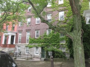 Building Photo - 100 Bowen St