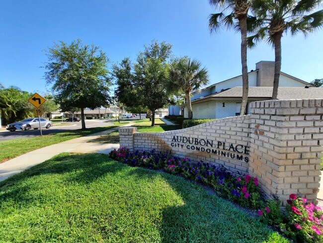 Building Photo - 3114 Plaza Terrace Dr