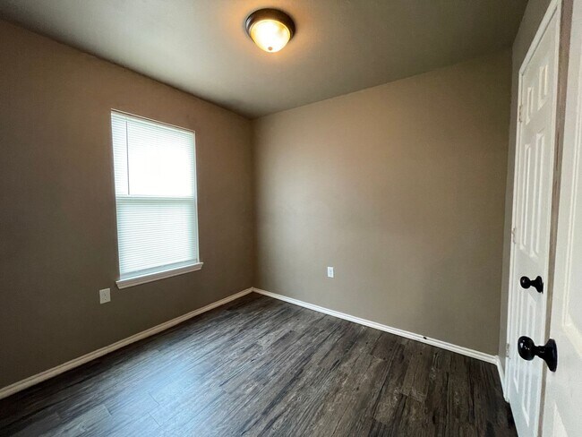 Foto del edificio - CBS 2807 East 2nd Street