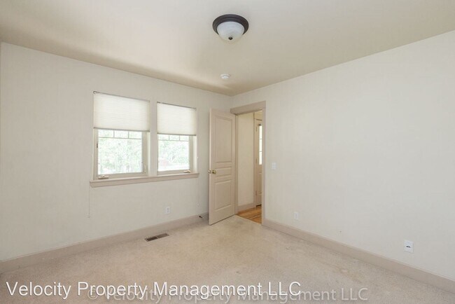 Building Photo - 1114 N W Constellation Dr