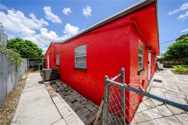Foto del edificio - 4512 Normandy Dr