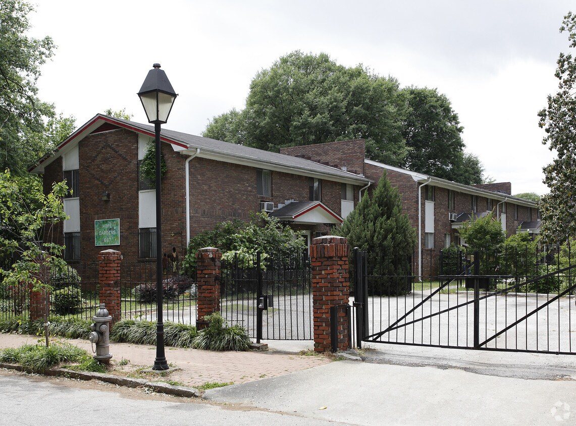 Primary Photo - 667 SW Peeples St