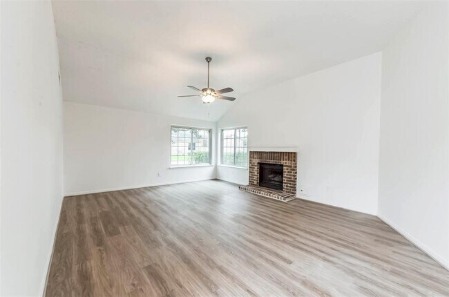 Foto del edificio - 3039 Ashford Park Dr
