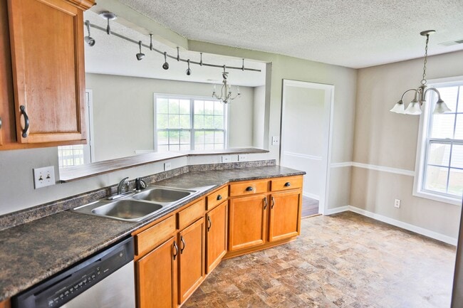 Building Photo - Fantastic Ranch With Bonus Room