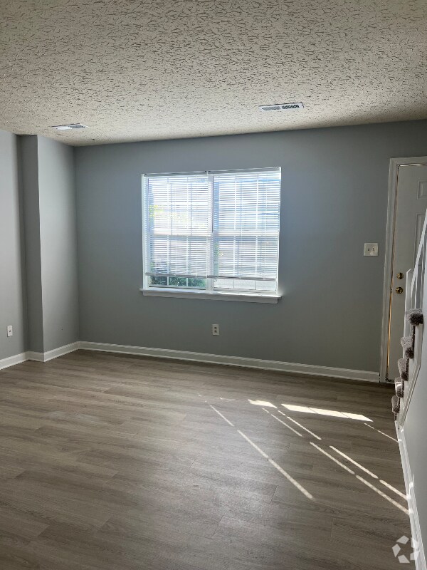 Building Photo - 16 Duiguid Dr