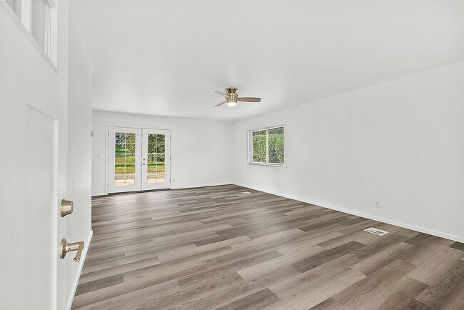 Foto del edificio - Updated 3-Bedroom Port Orchard Rambler with Covered Porch