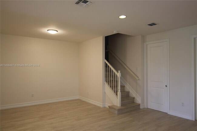 Building Photo - 130 Riverwalk Cir E
