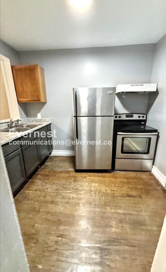 Foto del edificio - 32 Woodlawn Dr