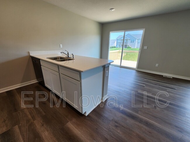 Building Photo - 7612 Crossroads Dr SW