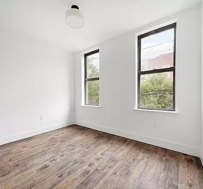 Foto del edificio - 393 Bleecker St